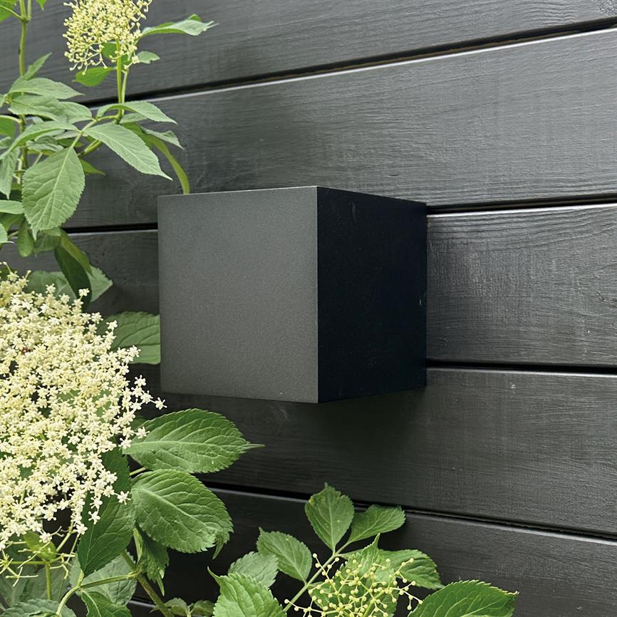 Venus Outdoor Wall Lamp Large - Black – Dyberg Larsen