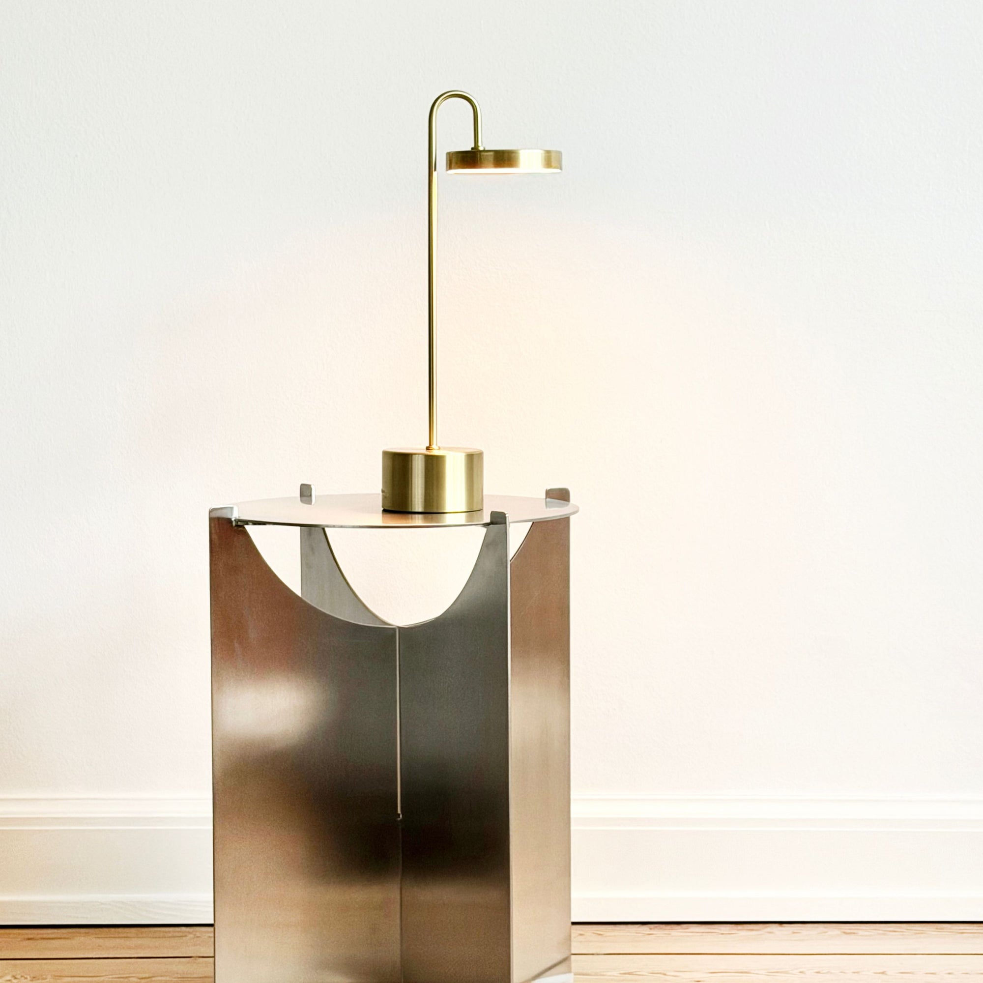 Moovelight Table Lamp with Wireless Charger, Brass