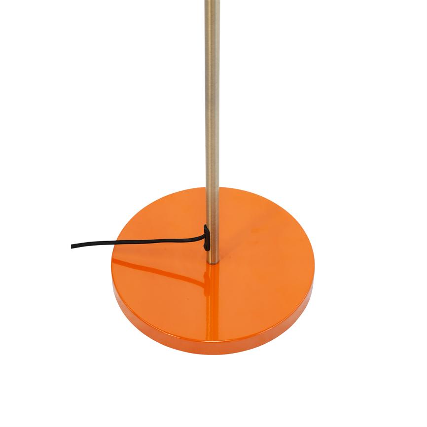 Lamp base, round glossy orange base supports a slender brass rod; a black wire is led out through a clip at the pole. Surroundings: white studio background.