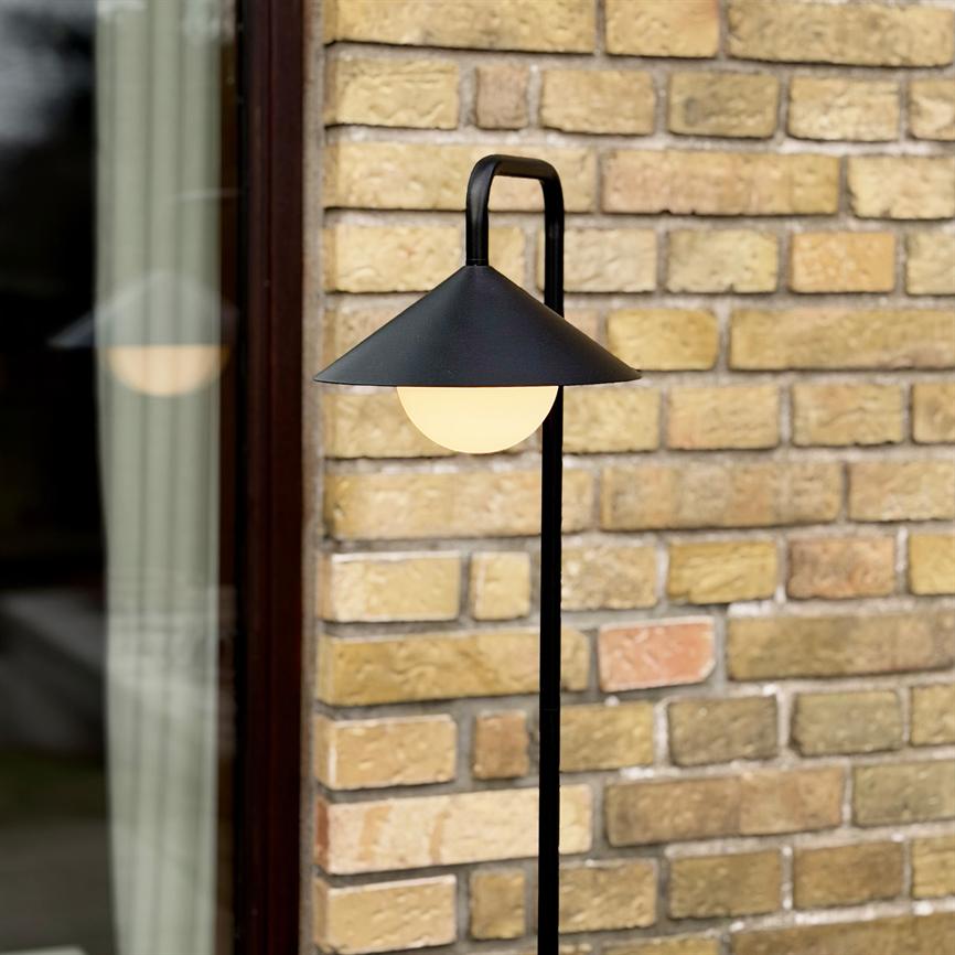 Nova Outdoor Floor Lamp With Light Globe And Remote Control